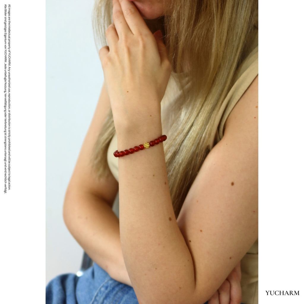 Roter Achat und 24K Vergoldetes Silber-Kleeblatt Armband