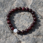 Elegantes Granat und Weiße Jade Armband für Damen - stilvoll & kraftvoll - YuCharm