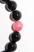 Elegantes Rhodonit und Schwarzer Achat Armband für Damen - stilvoll & kraftvoll - YuCharm