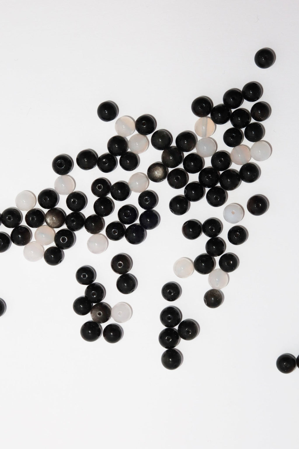 Elegantes Silberobsidian und Weißer Achat Armband für Damen - stilvoll & kraftvoll - YuCharm