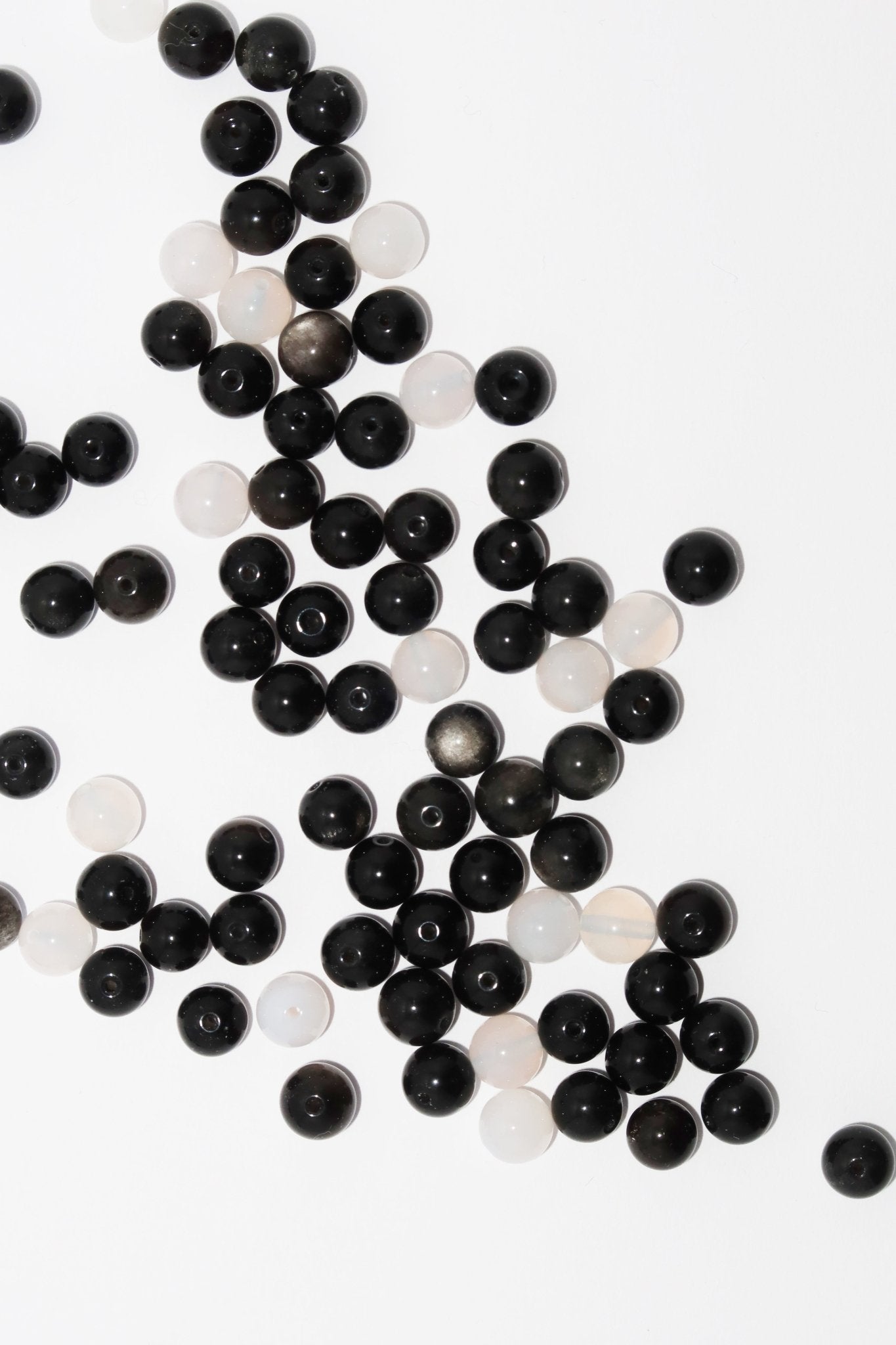 Elegantes Silberobsidian und Weißer Achat Armband für Damen - stilvoll & kraftvoll - YuCharm