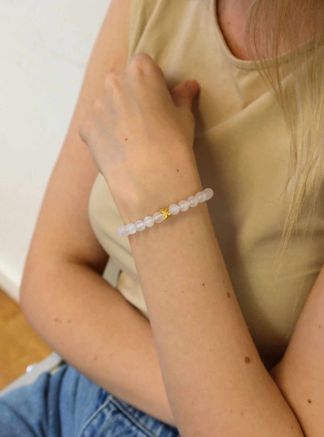 Elegantes Weißer Mondstein und 24K Vergoldetes Silber - Schmetterling Armband für Damen - stilvoll & kraftvoll - YUCHARM